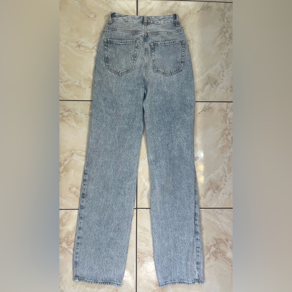 High Rise Light Wash Ripped Jeans - Picture 6 of 6